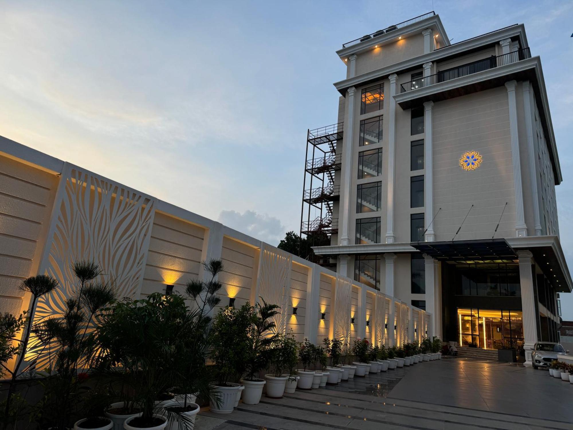 The Mudra Hotel Varanasi Eksteriør billede