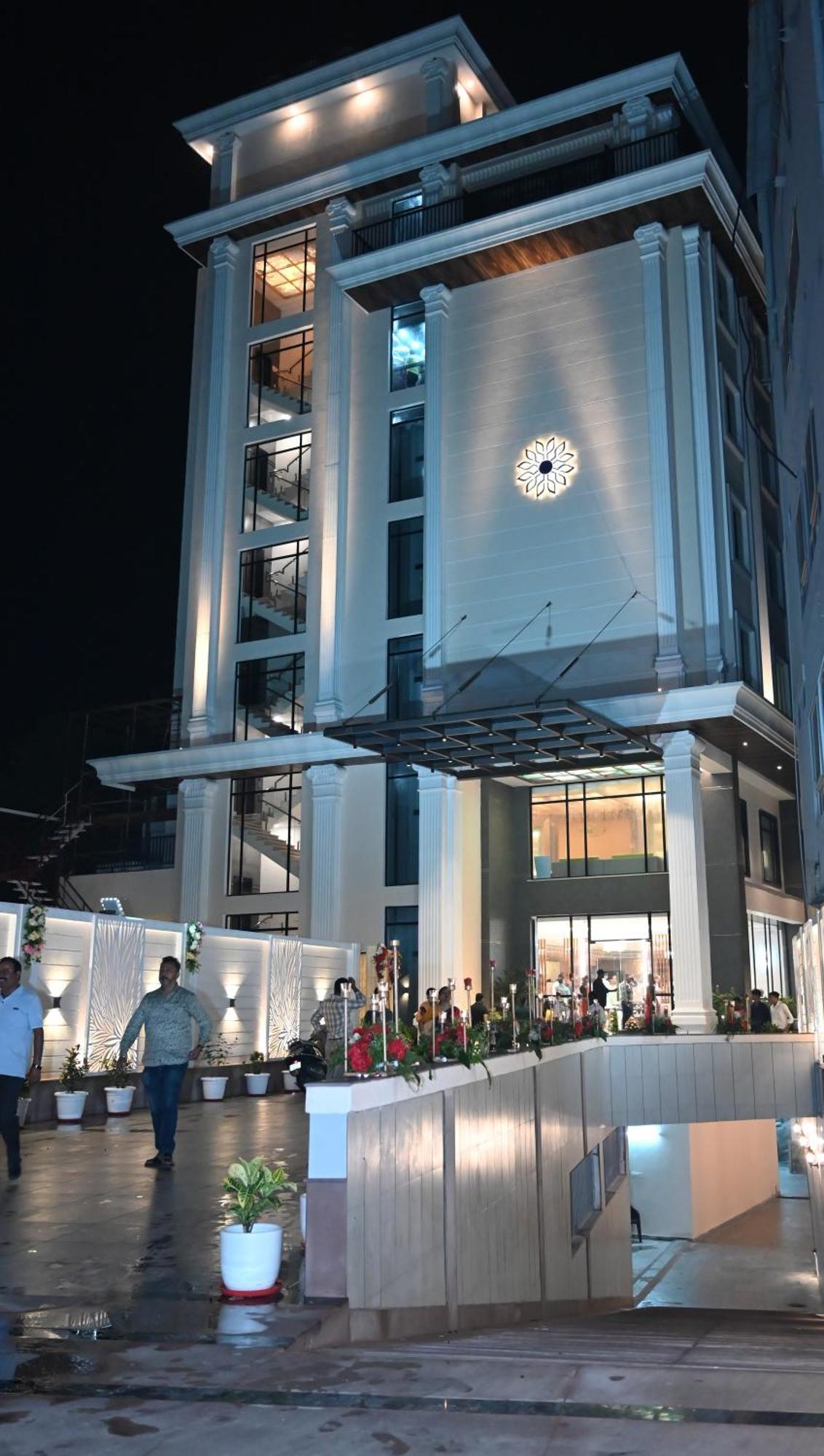 The Mudra Hotel Varanasi Eksteriør billede